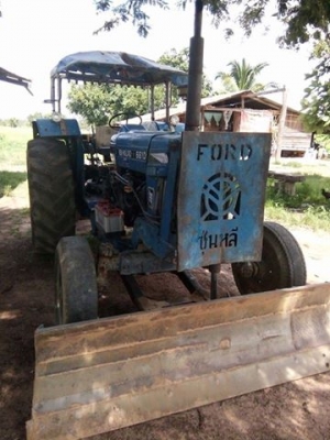 ขายรถไถ FORD 7600 1เพลา เอกสารเล่มทะเบียน สามารถต่อเพลา2ได้ มีระบบยิง2เพลา เครื่องแน่น