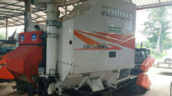 ขายรถเกี่ยวข้าว คูโบต้า DC70 Gปี57ทำงาน1,200ชม. สภาพเดิมสวยทำงานน้อย เอกสารเล่มทะเบียนครบ