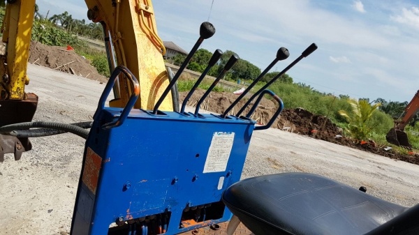 ขายด่วนรถแบคโฮKUBOTAคูโบต้าKH21ครื่องดีปั่มแรงรถนอกเพิ่งนำเข้ามาใหม่ยังไม่เคยใช้งานในเมืองไทยเลย