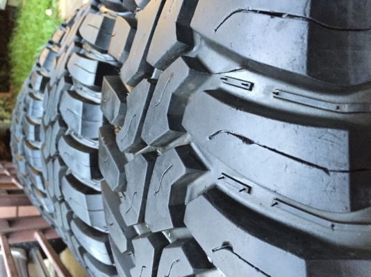 ยาง Mud Deestone 33 12.5 R15 ปลายปี13 ดอกเต็ม ไม่มีปะ ราคาไม่แพง ยาง Mud Deestone 33 12.5 R15 ปลายปี13 ดอกเต็ม ไม่มีปะ ราคาไม่แพง