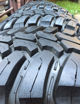 ยาง Mud Deestone 33 12.5 R15 ปลายปี13 ดอกเต็ม ไม่มีปะ ราคาไม่แพง ยาง Mud Deestone 33 12.5 R15 ปลายปี13 ดอกเต็ม ไม่มีปะ ราคาไม่แพง