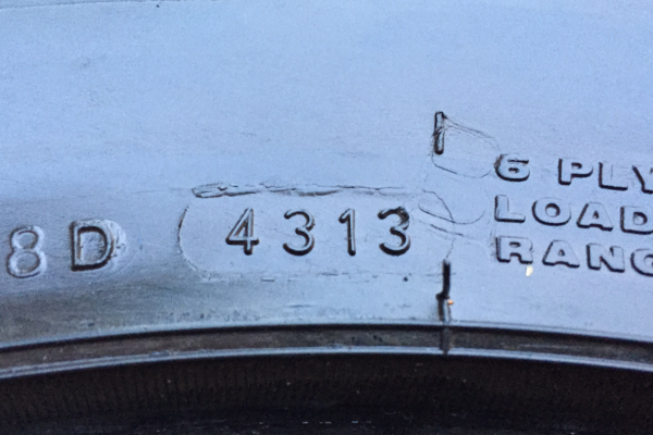 ยาง Mud Deestone 33 12.5 R15 ปลายปี13 ดอกเต็ม ไม่มีปะ ราคาไม่แพง ยาง Mud Deestone 33 12.5 R15 ปลายปี13 ดอกเต็ม ไม่มีปะ ราคาไม่แพง