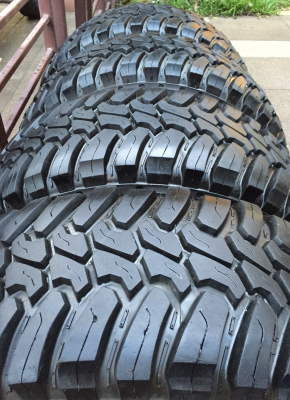 ยาง Mud Deestone 33 12.5 R15 ปลายปี13 ดอกเต็ม ไม่มีปะ ราคาไม่แพง ยาง Mud Deestone 33 12.5 R15 ปลายปี13 ดอกเต็ม ไม่มีปะ ราคาไม่แพง