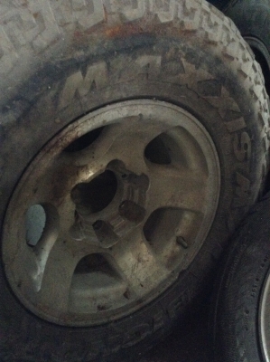 ล้อแม็คเก่าเก็บ...ขายเหมาราคาถูกๆกันไปเลย ล้อแม็คเก่าเก็บ...ขายเหมาราคาถูกๆกันไปเลย