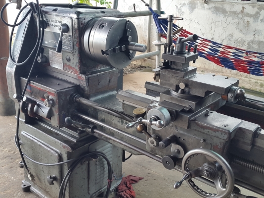 เครื่องกลึง ต้าชิง 1000 บี 3 เพลา เกียร์บล็อก เครื่องเงียบ สีสวยเดิมๆๆ พร้อมใช้งาน ด่วนๆๆ 87,000