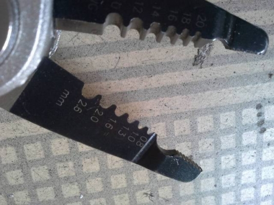 ขายคีมย้ำตัดปอกสายไฟในตัวเดียวกันKING EAGLE MADE IN TAIWAN.