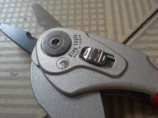 ขายคีมย้ำตัดปอกสายไฟในตัวเดียวกันKING EAGLE MADE IN TAIWAN.