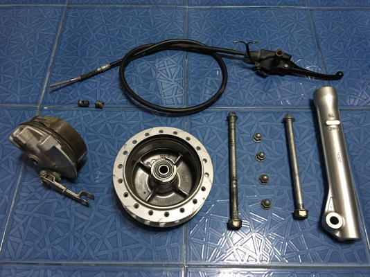 อะไหล่ดรีมซุปเปอร์คัพแท้ศูนย์ถอดออกจากรถ ลูกชายเอารถไปแปลงใส่ชุดดิสก์เบรคหน้า+ใส่น็อตไทเทเนี่ยม มีอะไหล่เหลือกลับมาเท่าที่เห็นตามรูป ขายเหมาเป็นอะไหล่ ราคาต่อรองได้ อยู่ใกล้ทางแยกสามพราน นครปฐม โทร 084-7133940