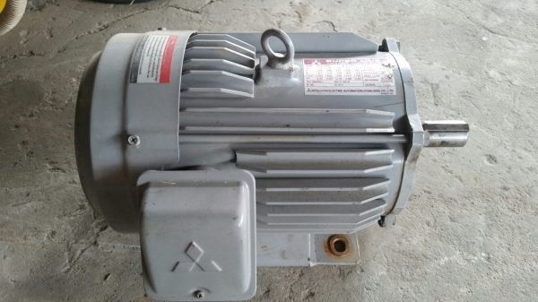 ขายครับมอเตอร์mitsubishi 3 hp 380 V