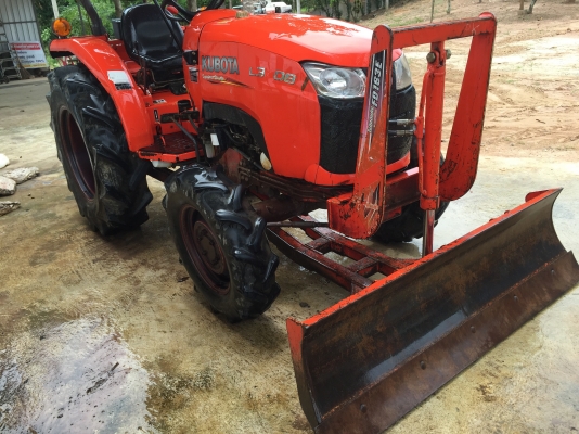 ขายคูโบ้ต้า 36 แรง ปี 56 พร้อมใบมีดดันหนัาตราช้าง เครื่องเกียท้ายดี เพราหน้าใช้งานได้ปกติ