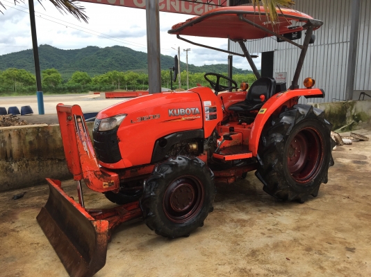 ขายคูโบ้ต้า 36 แรง ปี 56 พร้อมใบมีดดันหนัาตราช้าง เครื่องเกียท้ายดี เพราหน้าใช้งานได้ปกติ