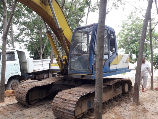 รถขุดโกเบโก้ 200-/// เครื่องดี ปั้มดีแรงๆไม่โหลดไม่หลวม เอวไม่ขยับบ