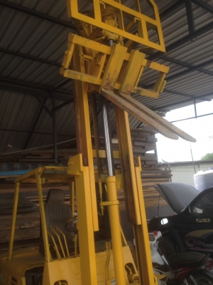 รถ forklift komatsu 7 FD25