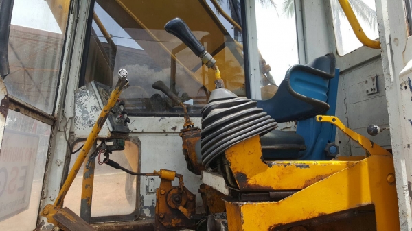 ขาย แบคโฮ KOMATSU PC200-3 เอกสารเล่มทะเบียน ช่วงล่างดี พร้อมใช้งาน