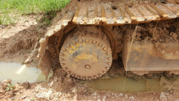 ขาย แบคโฮ KOMATSU PC200-3 เอกสารเล่มทะเบียน ช่วงล่างดี พร้อมใช้งาน