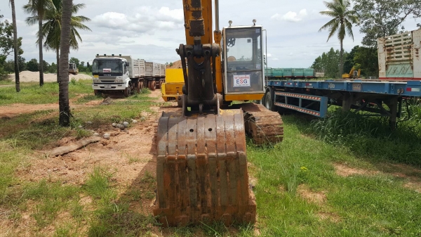 ขาย แบคโฮ KOMATSU PC200-3 เอกสารเล่มทะเบียน ช่วงล่างดี พร้อมใช้งาน