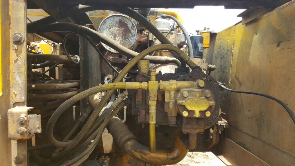 ขาย แบคโฮ KOMATSU PC200-3 เอกสารเล่มทะเบียน ช่วงล่างดี พร้อมใช้งาน