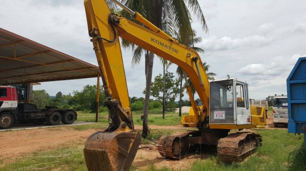 ขาย แบคโฮ KOMATSU PC200-3 เอกสารเล่มทะเบียน ช่วงล่างดี พร้อมใช้งาน