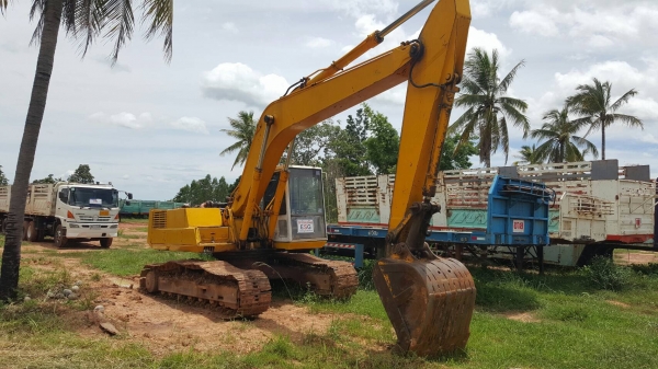 ขาย แบคโฮ KOMATSU PC200-3 เอกสารเล่มทะเบียน ช่วงล่างดี พร้อมใช้งาน