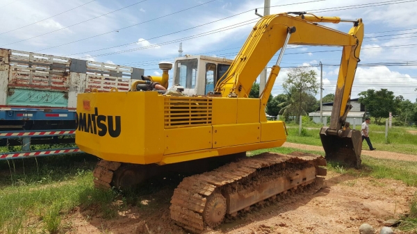 ขาย แบคโฮ KOMATSU PC200-3 เอกสารเล่มทะเบียน ช่วงล่างดี พร้อมใช้งาน