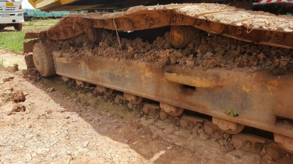 ขาย แบคโฮ KOMATSU PC200-3 เอกสารเล่มทะเบียน ช่วงล่างดี พร้อมใช้งาน