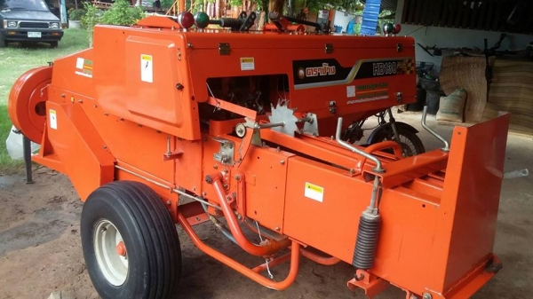 ขายเครื่องอัดฟาง KUBOTA ตราช้าง ปี58 สภาพดีมาก เอกสารใบอินวอย ราคา255,000 สนใจโทร 090-8588220คุณนะ 093-3258446คุณบิว หรือเข้าดูสินค้าอื่นๆได้ที่ www.narong2truck.com หรือ www.truck.in.th/498 หรือเพจFacebook ณรงค์ ซื้อขายรถมือสอง (เว็บไซต์ส่วนตัว) หรือFace