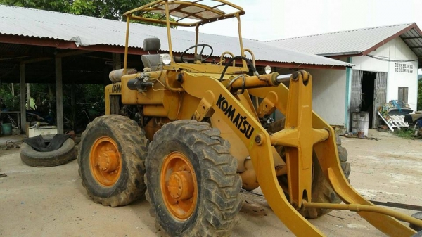 ขายรถตักล้อยาง KOMATSU รถบ้าน สภาพพร้อมใช้งาน ราคา270,000 สนใจโทร 090-8588220คุณนะ 093-3258446คุณบิว หรือเข้าดูสินค้าอื่นๆได้ที่ www.narong2truck.com หรือ www.truck.in.th/498 หรือเพจFacebook ณรงค์ ซื้อขายรถมือสอง (เว็บไซต์ส่วนตัว) หรือFacebook คุณนะ รถบรร
