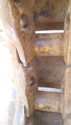 ขายโซ่พร้อมแผ่น รถแทรกเตอร์ D-5 ตีนไก่ แผ่นยาว 50 ซม.   สภาพสวย ตามสภาพนี้เลยครับ ขายไม่แพง