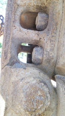 ขายโซ่พร้อมแผ่น รถแทรกเตอร์ D-5 ตีนไก่ แผ่นยาว 50 ซม.   สภาพสวย ตามสภาพนี้เลยครับ ขายไม่แพง