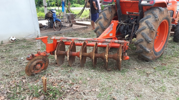 ขายรถไถ KUBOTA 47  แรง รถปี 54