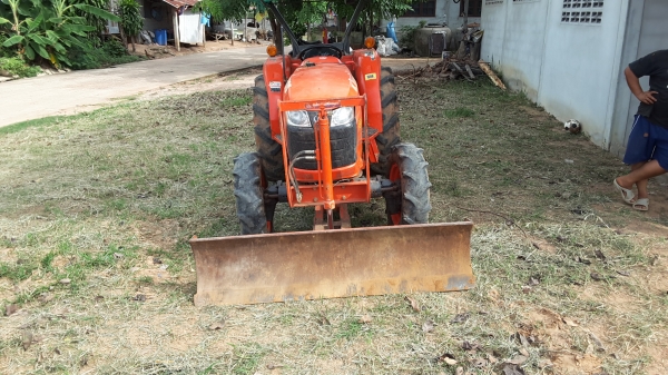 ขายรถไถ KUBOTA 47  แรง รถปี 54