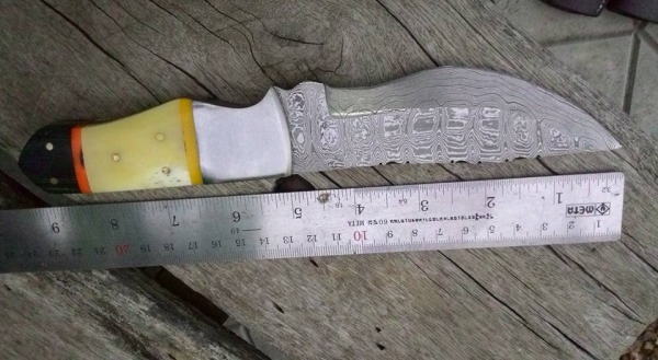 ขายมีด ดามัสกัสใหม่แท้ๆถูกๆของสะสมนำเข้าไม่มีซ้ำกันสักเล่มมีอย่างละเล่มในโลก