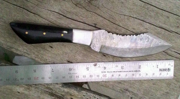 ขายมีด ดามัสกัสใหม่แท้ๆถูกๆของสะสมนำเข้าไม่มีซ้ำกันสักเล่มมีอย่างละเล่มในโลก