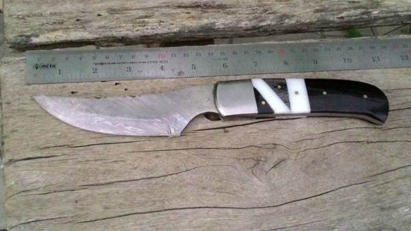 ขายมีด ดามัสกัสใหม่แท้ๆถูกๆของสะสมนำเข้าไม่มีซ้ำกันสักเล่มมีอย่างละเล่มในโลก