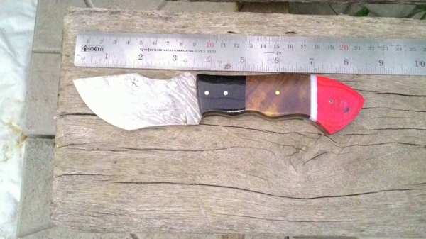 ขายมีด ดามัสกัสใหม่แท้ๆถูกๆของสะสมนำเข้าไม่มีซ้ำกันสักเล่มมีอย่างละเล่มในโลก