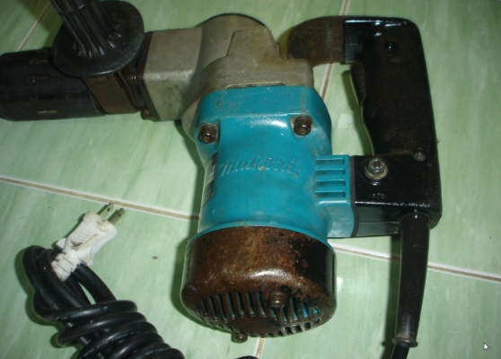 ขายเครื่องสกัดไฟฟ้า(แย็ก)ยี่ห้อmakitaรุ่นHM0810ของแท้(made in japan)พร้อมใช้งาน