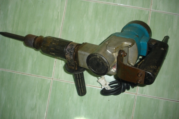 ขายเครื่องสกัดไฟฟ้า(แย็ก)ยี่ห้อmakitaรุ่นHM0810ของแท้(made in japan)พร้อมใช้งาน