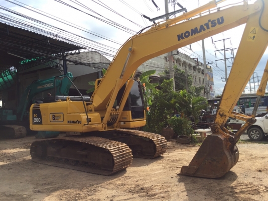 KOMATSU PC200-8MO