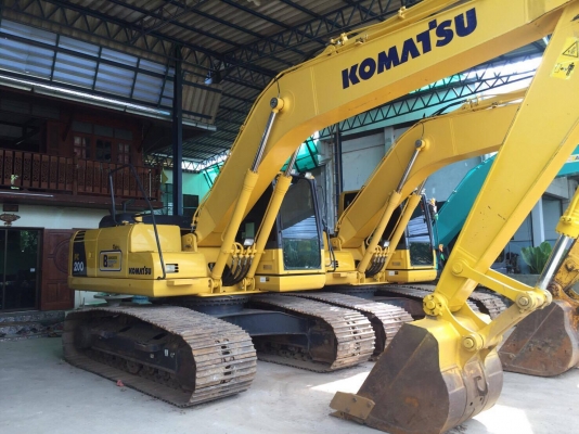 KOMATSU PC200-8MO