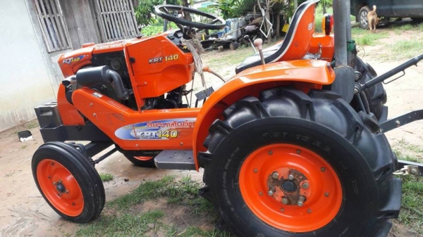 ขายรถไถนั่งขับ KUBOTA RT140 อุปกรณ์ ผานหลัง สภาพสวยพร้อมใช้งาน ราคา90,000 สนใจโทร 090-8588220คุณนะ 093-3258446คุณบิว หรือเข้าดูสินค้าอื่นๆได้ที่ www.narong2truck.com หรือ www.truck.in.th/498 หรือเพจFacebook ณรงค์ ซื้อขายรถมือสอง (เว็บไซต์ส่วนตัว) หรือFace