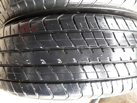 ยางDUNLOP 185 60R15 ปี2015 สภาพสวยมาก ดอกเยอะมากๆคุ้มถูกใช้อีกนาน