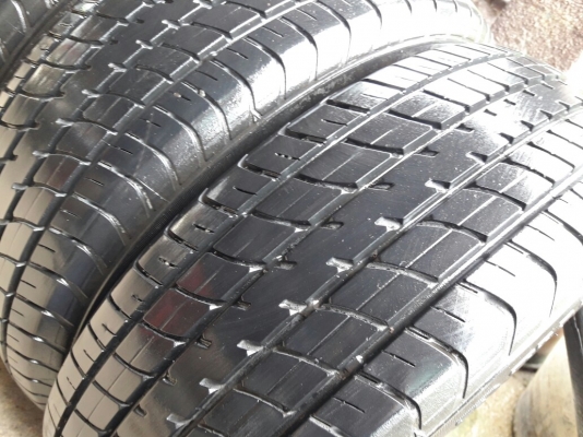 ยางDUNLOP 185 60R15 ปี2015 สภาพสวยมาก ดอกเยอะมากๆคุ้มถูกใช้อีกนาน