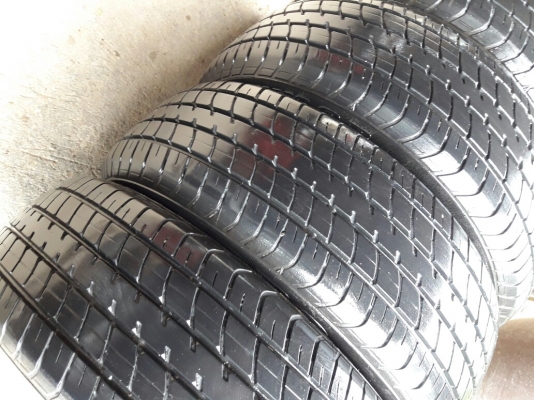 ยางDUNLOP 185 60R15 ปี2015 สภาพสวยมาก ดอกเยอะมากๆคุ้มถูกใช้อีกนาน