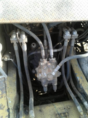 ขายรถแบคโค KOMATSU PC200-5 เครื่องดี ปั้มแห้ง ช่วงล่างดี เอวแน่น ทำงานเร็ว เอกสารเล่มทะเบียนพร้อมโอน ราคา520,000 สนใจโทร 090-8588220คุณนะ 093-3258446คุณบิว หรือเข้าดูสินค้าอื่นๆได้ที่ www.narong2truck.com หรือ www.truck.in.th/498 หรือเพจFacebook ณรงค์ ซื้