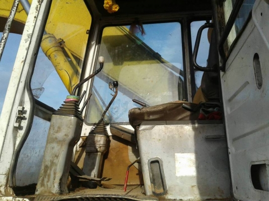 ขายรถแบคโค KOMATSU PC200-5 เครื่องดี ปั้มแห้ง ช่วงล่างดี เอวแน่น ทำงานเร็ว เอกสารเล่มทะเบียนพร้อมโอน ราคา520,000 สนใจโทร 090-8588220คุณนะ 093-3258446คุณบิว หรือเข้าดูสินค้าอื่นๆได้ที่ www.narong2truck.com หรือ www.truck.in.th/498 หรือเพจFacebook ณรงค์ ซื้