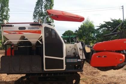 ขายรถเกี่ยวข้าว KUBOTA DC70 พร้อมเทรลเลอร์ลากจูง สภาพสวยพร้อมใช้งาน เอกสารเล่มทะเบียนพร้อมโอน ราคา490,000 สนใจโทร 090-8588220คุณนะ 093-3258446คุณบิว หรือเข้าดูสินค้าอื่นๆได้ที่ www.narong2truck.com หรือ www.truck.in.th/498 หรือเพจFacebook ณรงค์ ซื้อขายรถม