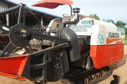 ขายรถเกี่ยวข้าว KUBOTA DC70 พร้อมเทรลเลอร์ลากจูง สภาพสวยพร้อมใช้งาน เอกสารเล่มทะเบียนพร้อมโอน ราคา490,000 สนใจโทร 090-8588220คุณนะ 093-3258446คุณบิว หรือเข้าดูสินค้าอื่นๆได้ที่ www.narong2truck.com หรือ www.truck.in.th/498 หรือเพจFacebook ณรงค์ ซื้อขายรถม