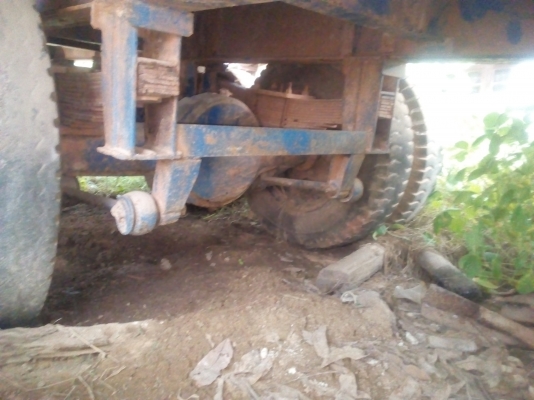 เทเลอร์ลากอ้อย หรือบรรทุกรถแม็คโคร