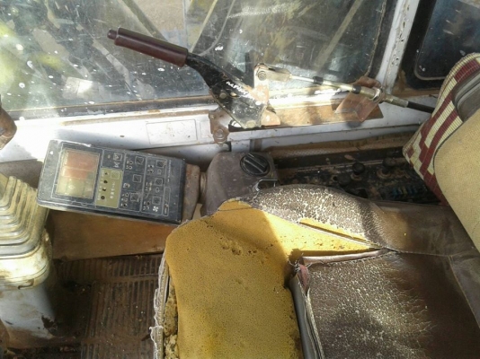 ขายรถขุดแบ็คโค PC200-5เอกสารเล่มทะเบียน ช่วงล่างดี เอวแน่นบูมสวย จัดไฟแนนซ์ได้ เครื่อง 6BD1