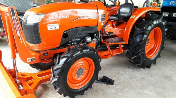KUBOTA  L 4708 SP (4WD)  2 เพลา   สภาพใหม่สวยๆ   ชั่วโมงใช้   งานน้อย  สีเดิมทั้งคัน  พร้อมชุดใบมีดดันหน้า  โรตารี